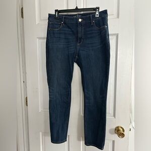 White House Black Market Dark Blue Skinny Crop Jeans. Cotton/Spandex. Size 10